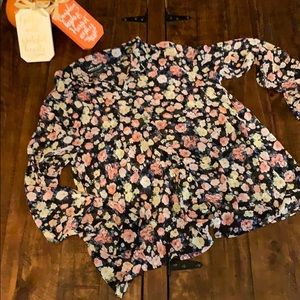 Beautiful size small blouse.